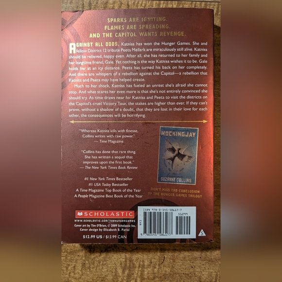Catching Fire & The Hunger Games paperback books J-2 - Picture 5 of 5
